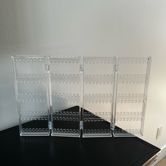Acrylic Earring Stand - Picture 2 of 5